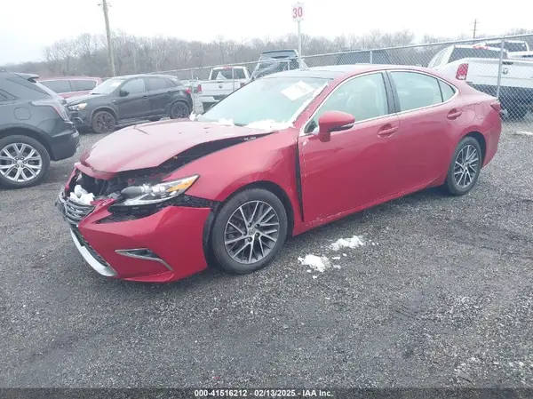 58ABK1GG5JU084441 2018 LEXUS ES - Image 2