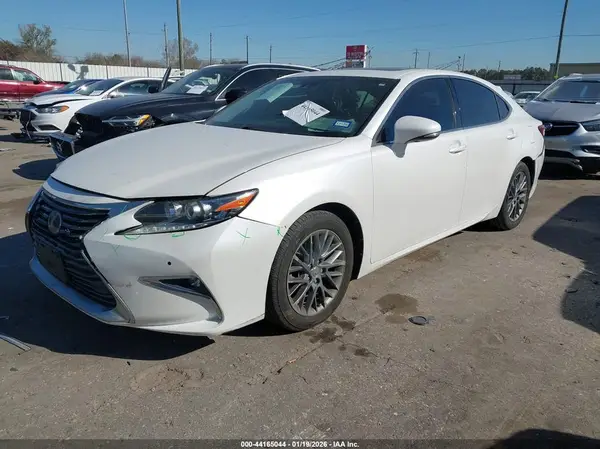 58ABK1GG5JU084648 2018 LEXUS ES - Image 2
