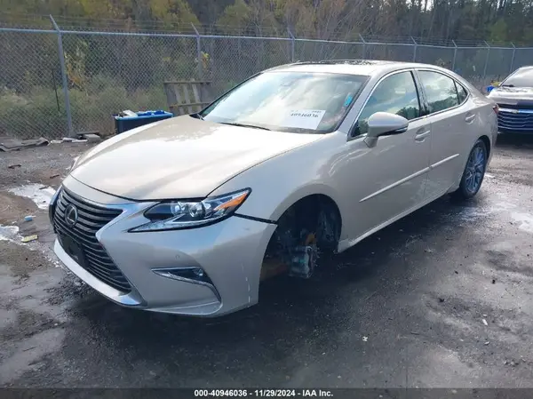 58ABK1GG5JU084732 2018 LEXUS ES - Image 2