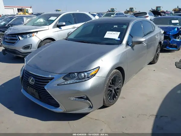 58ABK1GG5JU085475 2018 LEXUS ES - Image 2