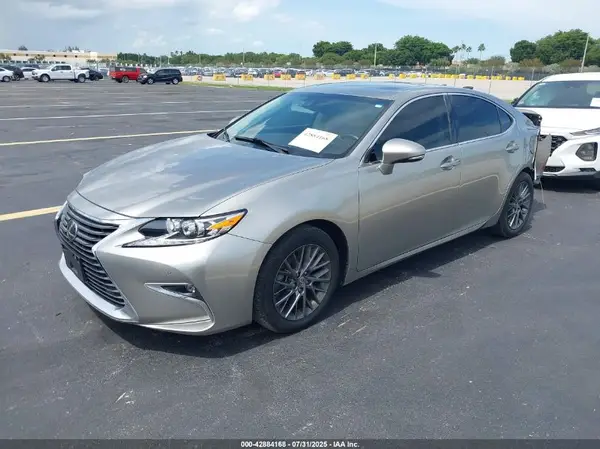 58ABK1GG5JU086397 2018 LEXUS ES - Image 2
