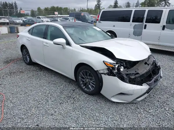 58ABK1GG5JU088893 2018 LEXUS ES - Image 1