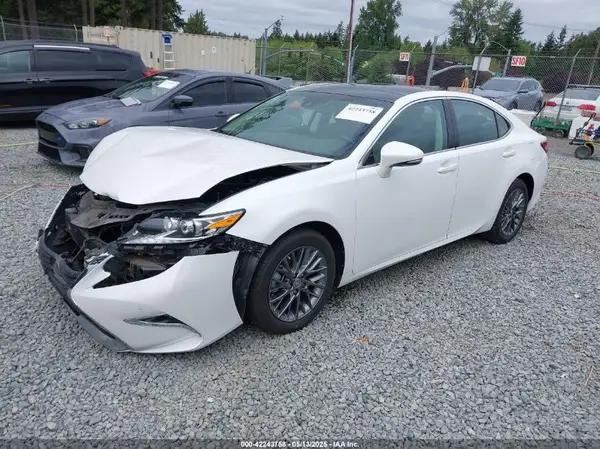 58ABK1GG5JU088893 2018 LEXUS ES - Image 2