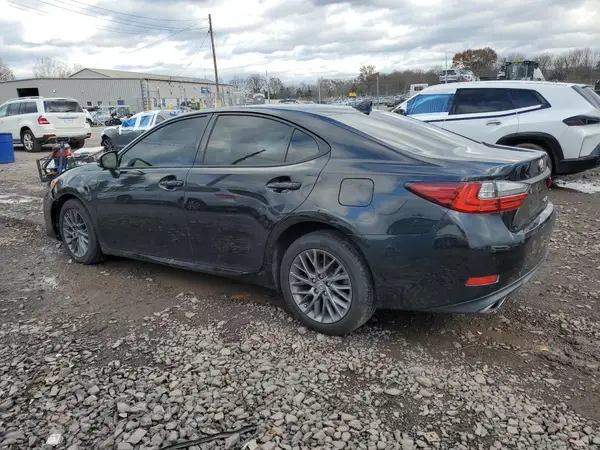 58ABK1GG5JU088957 2018 LEXUS ES - Image 2