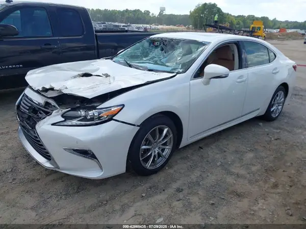 58ABK1GG5JU090322 2018 LEXUS ES - Image 2