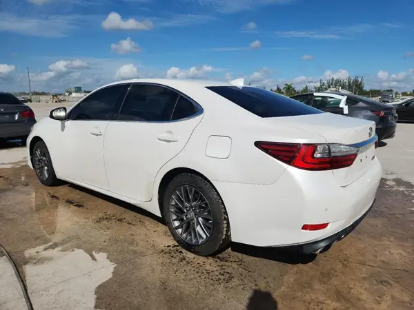 58ABK1GG5JU091504 2018 LEXUS ES - Image 2