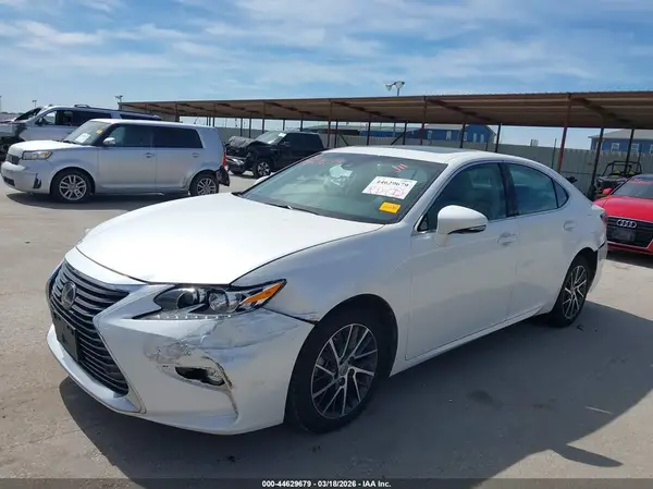 58ABK1GG5JU095696 2018 LEXUS ES - Image 2