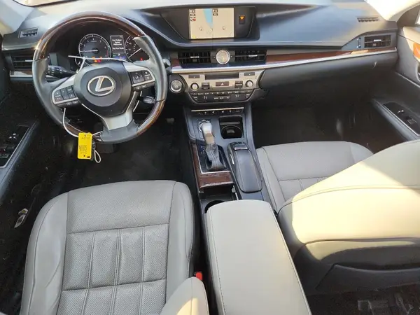 58ABK1GG5JU096556 2018 LEXUS ES - Image 8