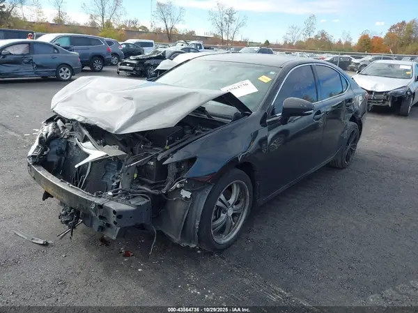 58ABK1GG5JU097559 2018 LEXUS ES - Image 2