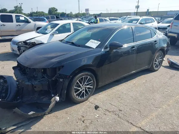 58ABK1GG5JU098646 2018 LEXUS ES - Image 2