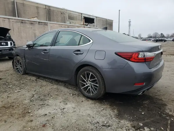 58ABK1GG5JU099943 2018 LEXUS ES - Image 2