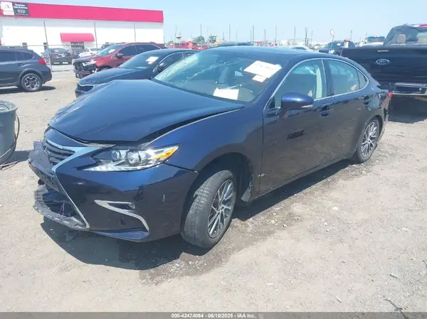 58ABK1GG5JU100749 2018 LEXUS ES - Image 2