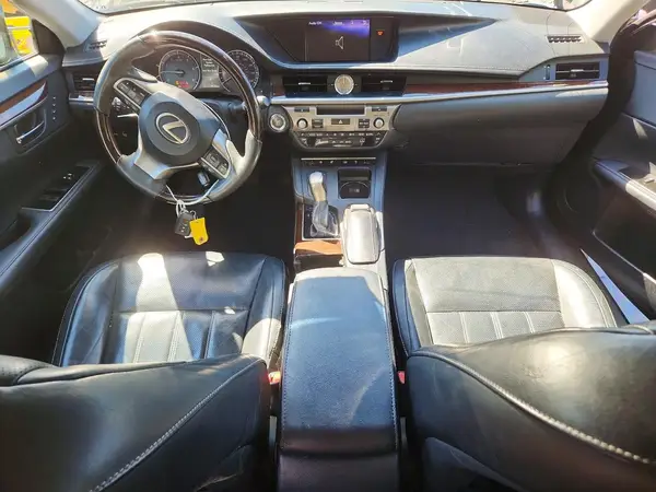 58ABK1GG5JU101951 2018 LEXUS ES - Image 8