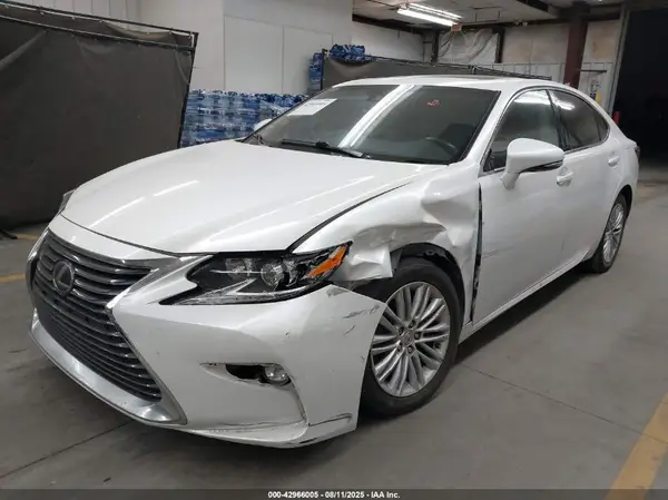 58ABK1GG5JU103148 2018 LEXUS ES - Image 2