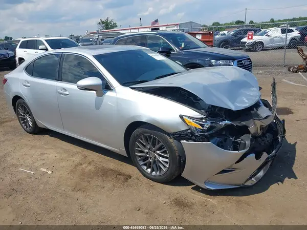 58ABK1GG5JU104767 2018 LEXUS ES - Image 1