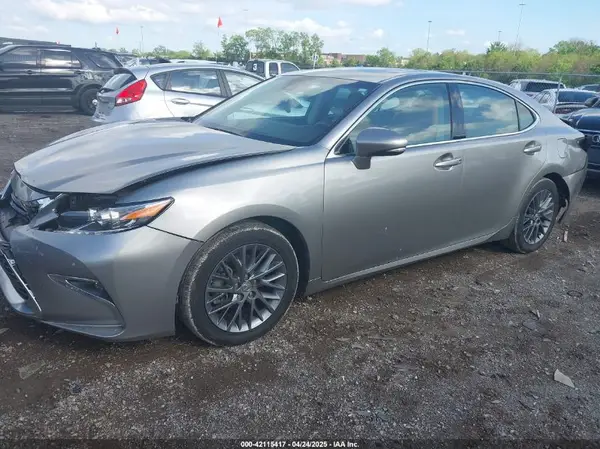 58ABK1GG5JU106437 2018 LEXUS ES - Image 2
