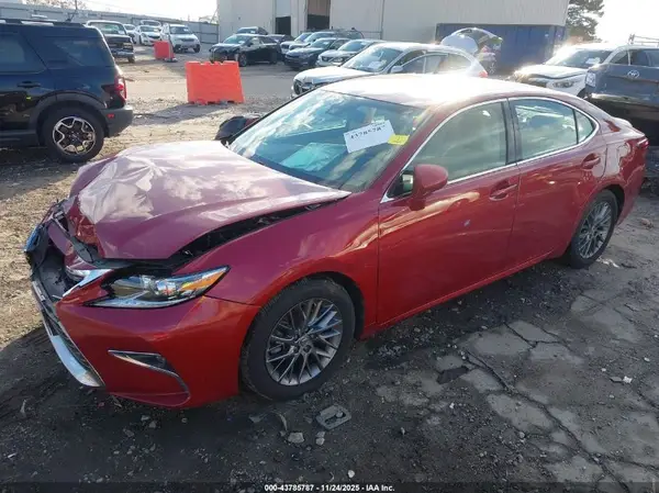 58ABK1GG5JU107412 2018 LEXUS ES - Image 2