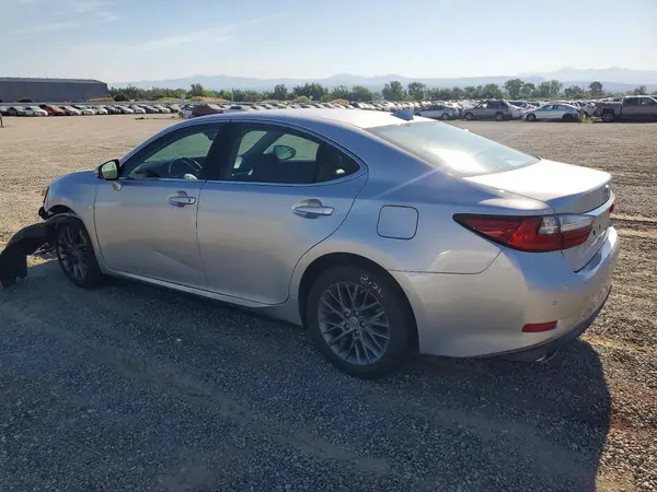 58ABK1GG5JU107605 2018 LEXUS ES - Image 2