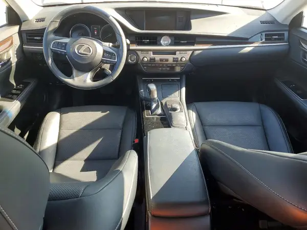 58ABK1GG5JU107605 2018 LEXUS ES - Image 8