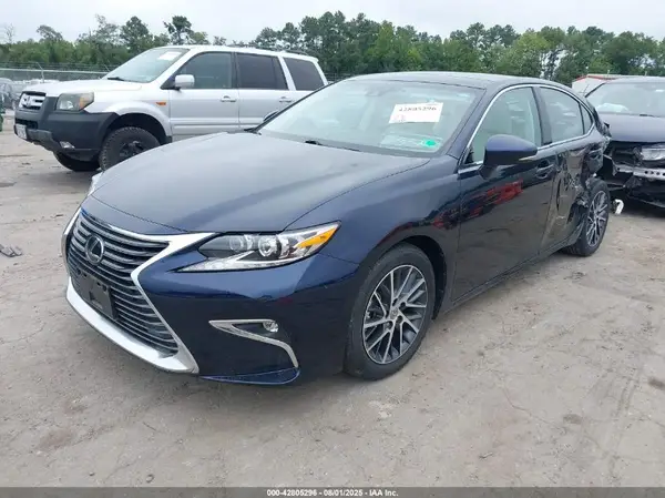 58ABK1GG5JU108978 2018 LEXUS ES - Image 2