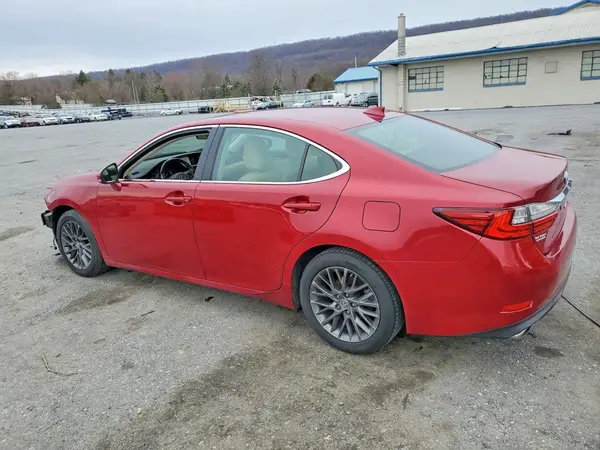 58ABK1GG5JU109256 2018 LEXUS ES - Image 2