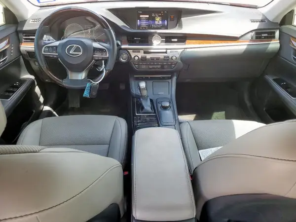 58ABK1GG5JU109810 2018 LEXUS ES - Image 8