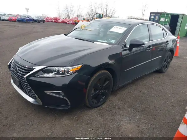58ABK1GG5JU110911 2018 LEXUS ES - Image 2