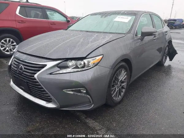 58ABK1GG5JU111315 2018 LEXUS ES - Image 2