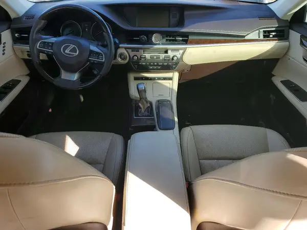 58ABK1GG5JU112657 2018 LEXUS ES - Image 8