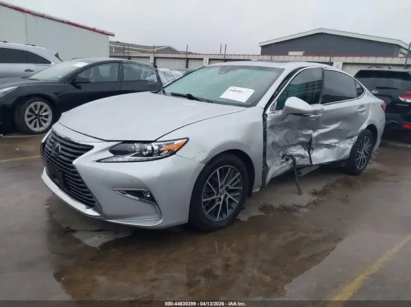 58ABK1GG5JU113386 2018 LEXUS ES - Image 2