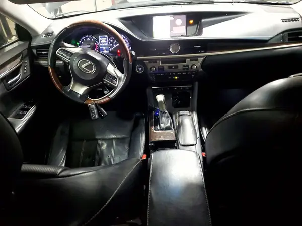 58ABK1GG5JU114036 2018 LEXUS ES - Image 8