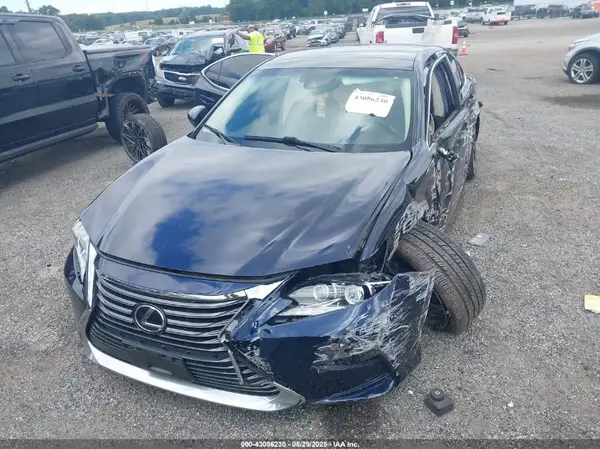 58ABK1GG5JU115042 2018 LEXUS ES - Image 2