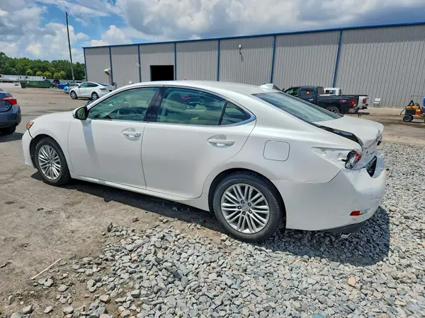 58ABK1GG5JU116868 2018 LEXUS ES - Image 2