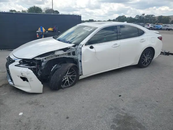 58ABK1GG5JU117471 2018 LEXUS ES - Image 1