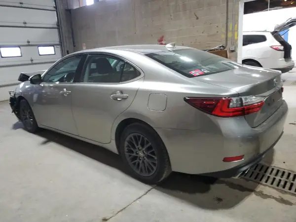 58ABK1GG5JU117812 2018 LEXUS ES - Image 2