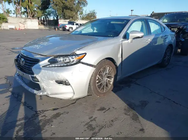 58ABK1GG6GU005108 2016 LEXUS ES - Image 2