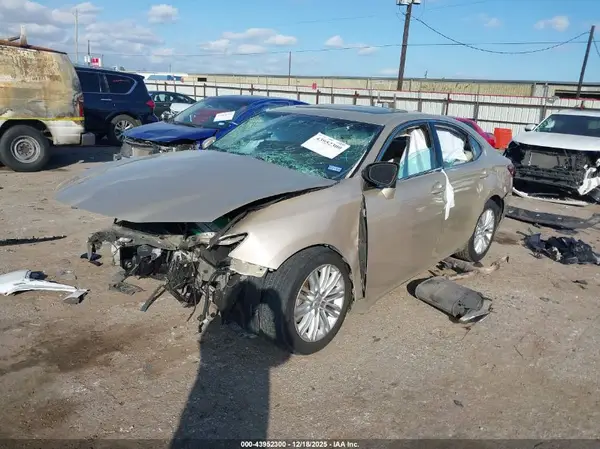 58ABK1GG6GU005450 2016 LEXUS ES - Image 2