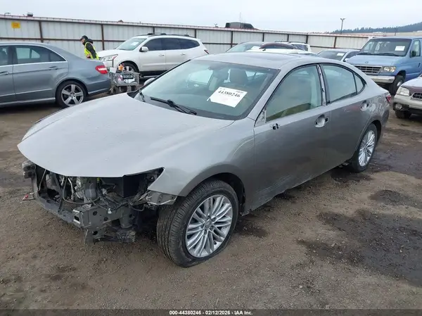 58ABK1GG6GU005982 2016 LEXUS ES - Image 2