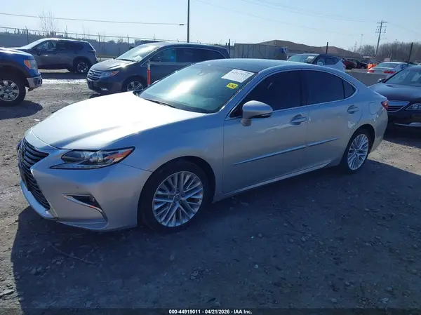 58ABK1GG6GU010955 2016 LEXUS ES - Image 2