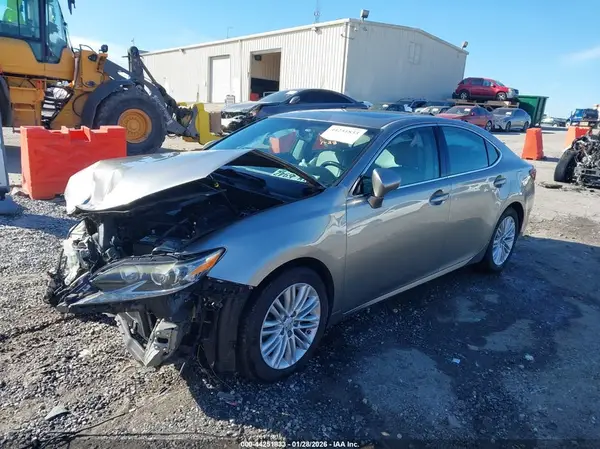 58ABK1GG6GU018683 2016 LEXUS ES - Image 2