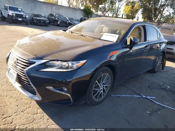 58ABK1GG6GU021647 2016 LEXUS ES - Image 2