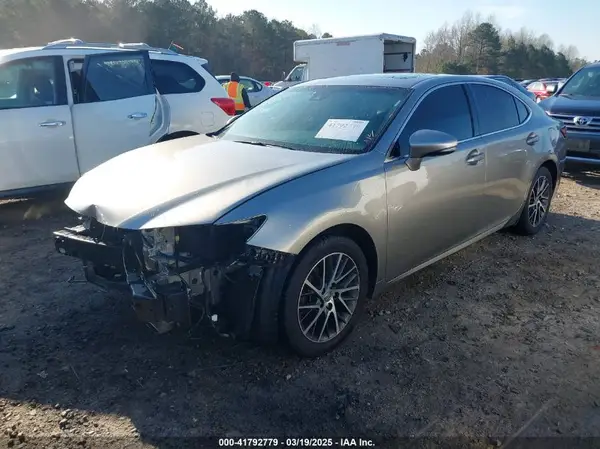 58ABK1GG6GU033099 2016 LEXUS ES - Image 2