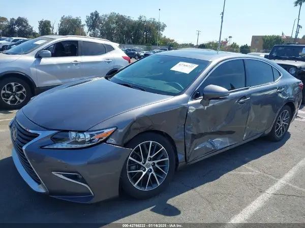 58ABK1GG6HU037512 2017 LEXUS ES - Image 2