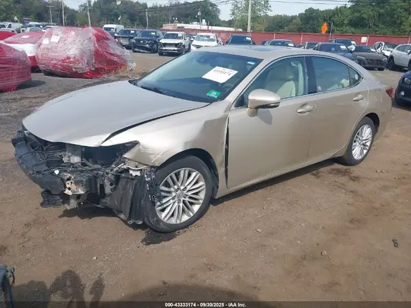 58ABK1GG6HU038370 2017 LEXUS ES - Image 2