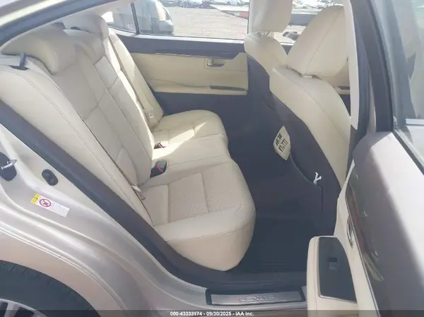 58ABK1GG6HU038370 2017 LEXUS ES - Image 8
