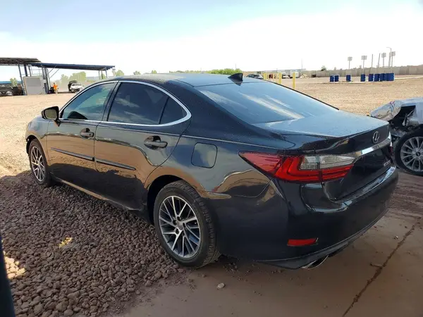 58ABK1GG6HU038448 2017 LEXUS ES - Image 2