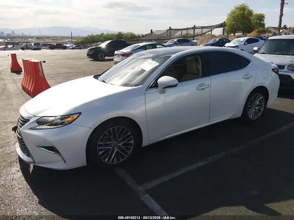58ABK1GG6HU042483 2017 LEXUS ES - Image 2