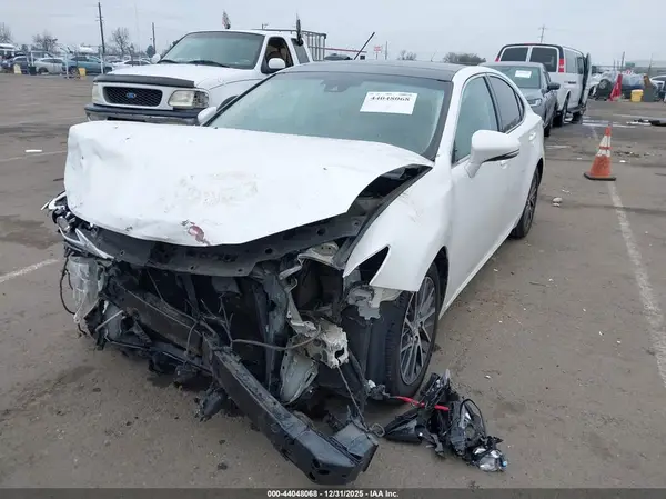 58ABK1GG6HU043259 2017 LEXUS ES - Image 2