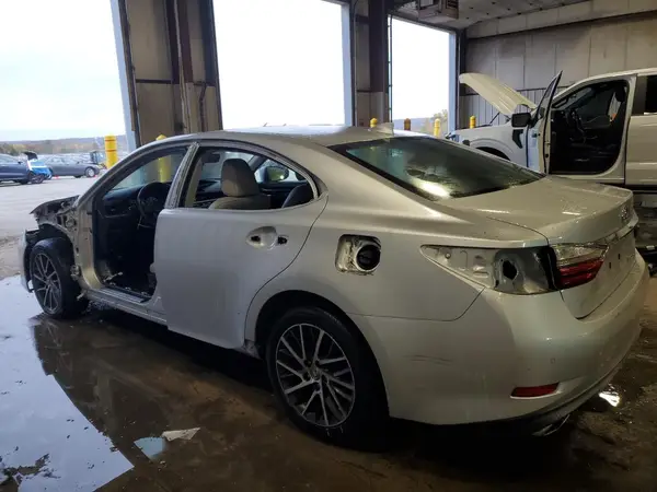 58ABK1GG6HU043942 2017 LEXUS ES - Image 2