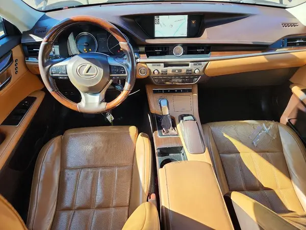 58ABK1GG6HU045013 2017 LEXUS ES - Image 8